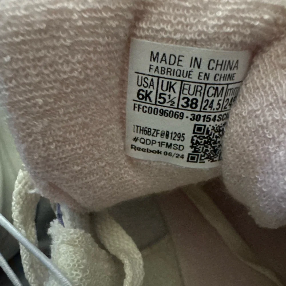 Reebok Girls Lavender and Cream Sneakers - Picture 10 of 10